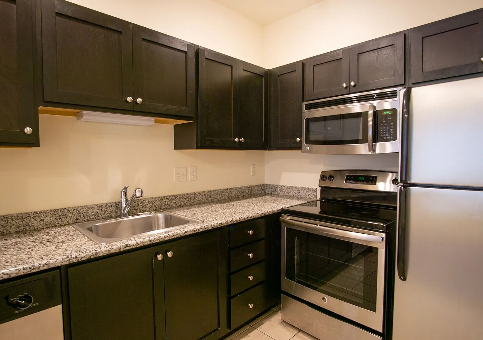Contemporary Studio in Sullivan's Gulch! — Photo 1