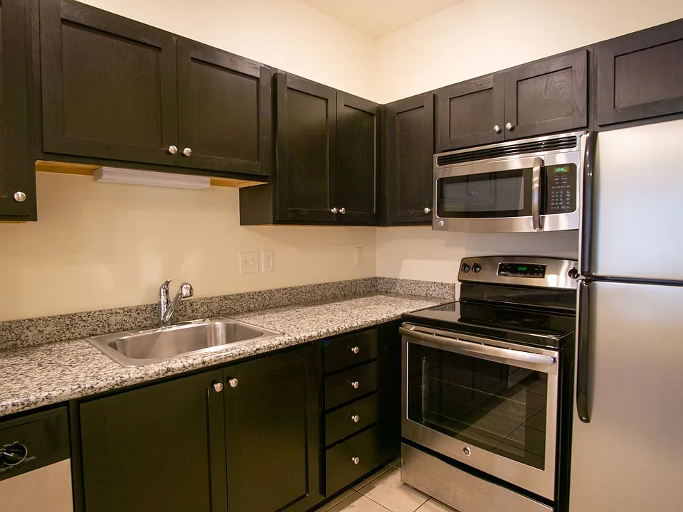 2007 NE Broadway St #5