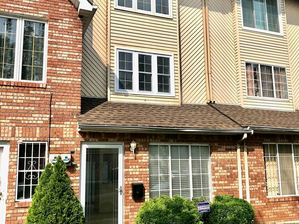 1st image of 250 Bruckner Ave #250