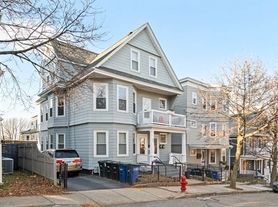 17 Dow St, Somerville, MA