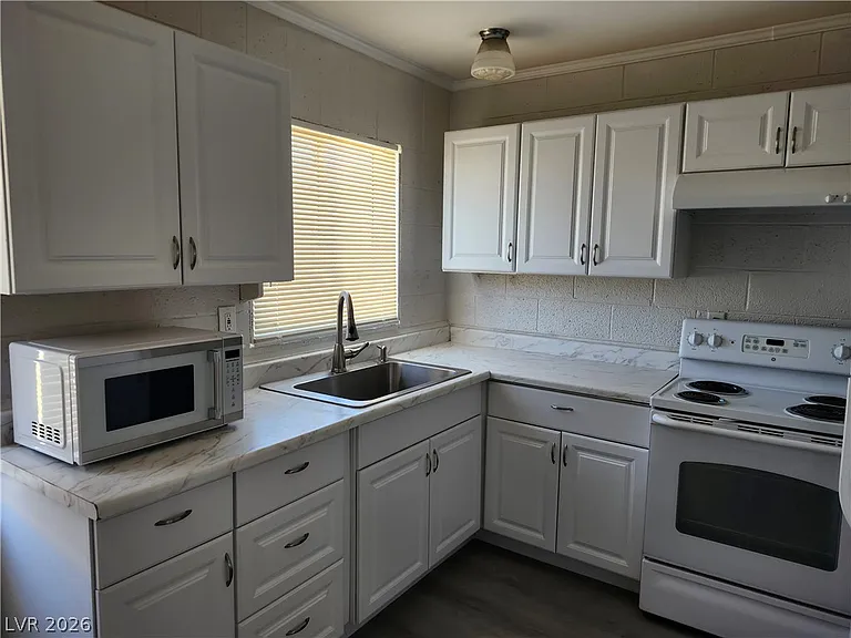4624 Evergreen Pl — Photo 8