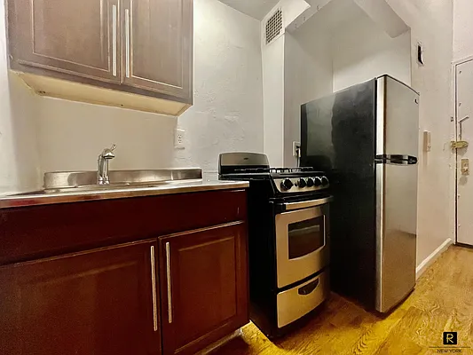 Rented by R New York | media 31