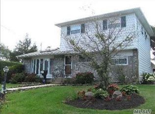 12 Amboy Rd, Oakdale, NY 11769