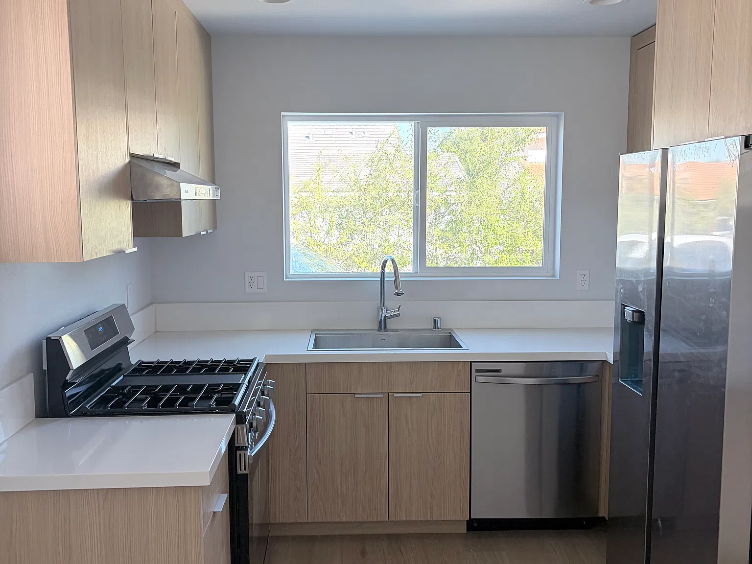 2 bed, 800 sqft, $2,550 — Photo 3