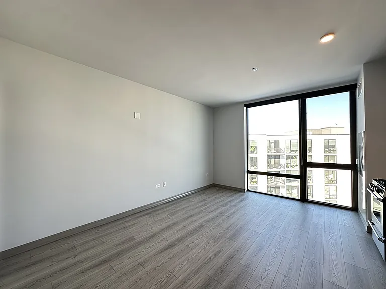 2155 N Elston Ave #17 — Photo 11