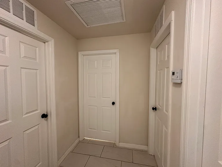 913 NE 13th Ave — Photo 8