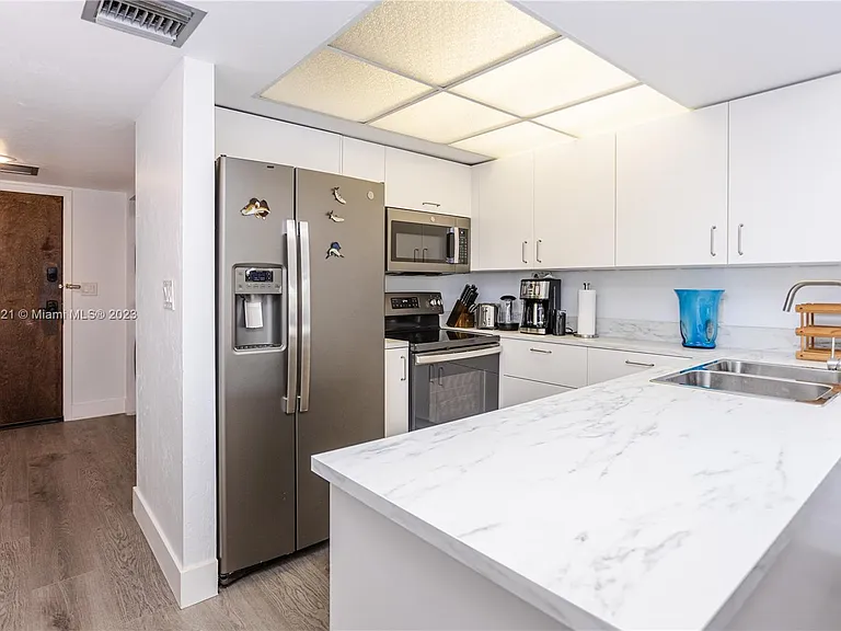 500 N Francisco St #234 — Photo 19