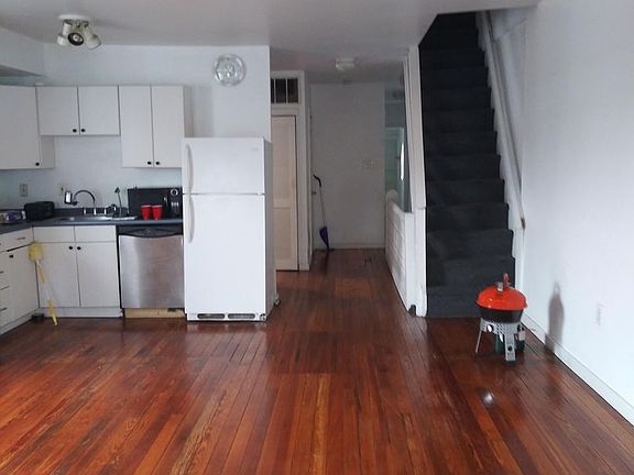 5th image of 931 S 10th St Floor 3
