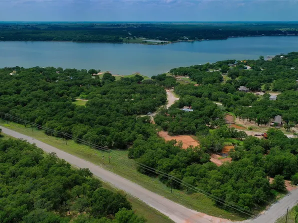 403 Nocona Dr, Nocona, TX 76255