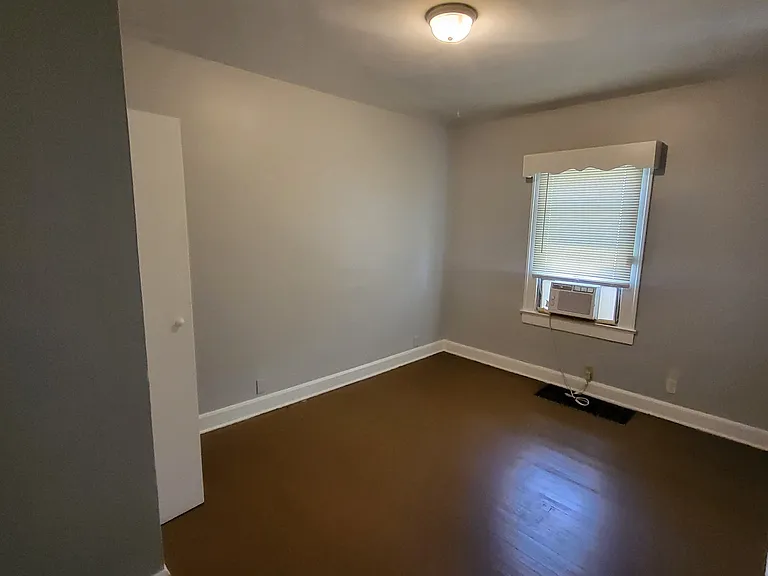 1527 N Chester Ave — Photo 10