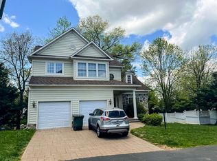 2200 Sarah Woods Ct, Vienna, VA 22182