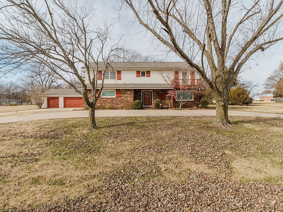 1st image of 935 S Bedford Ct