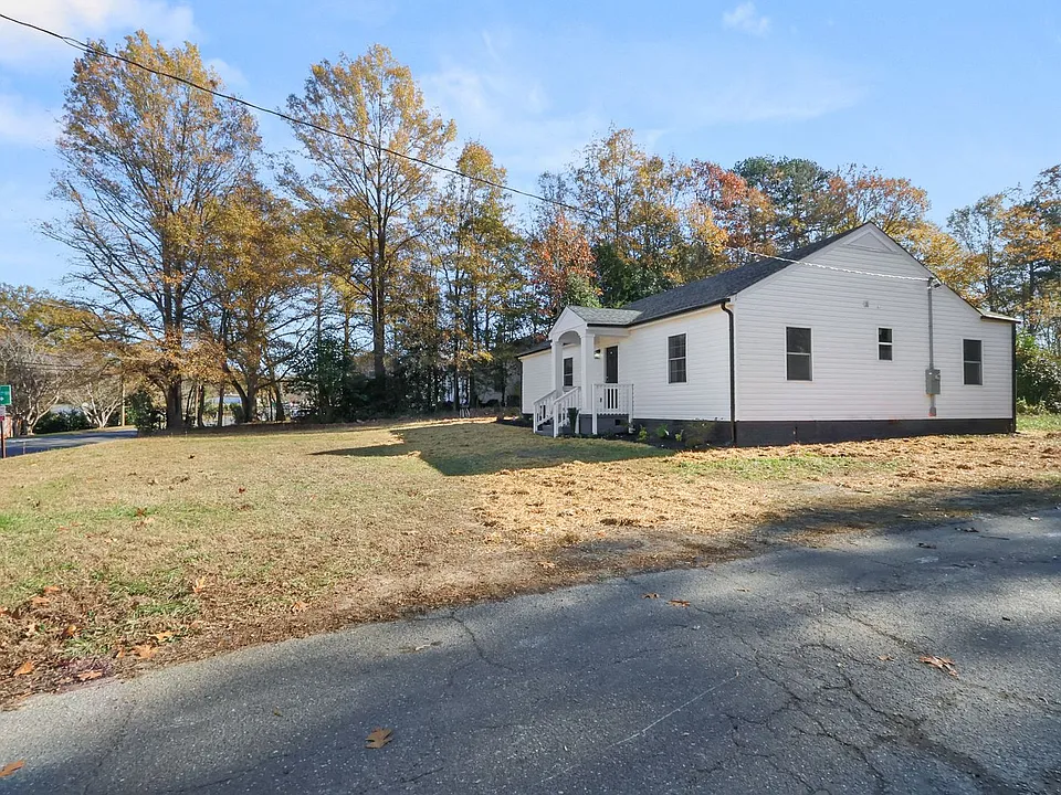 2409 Crescent Ln