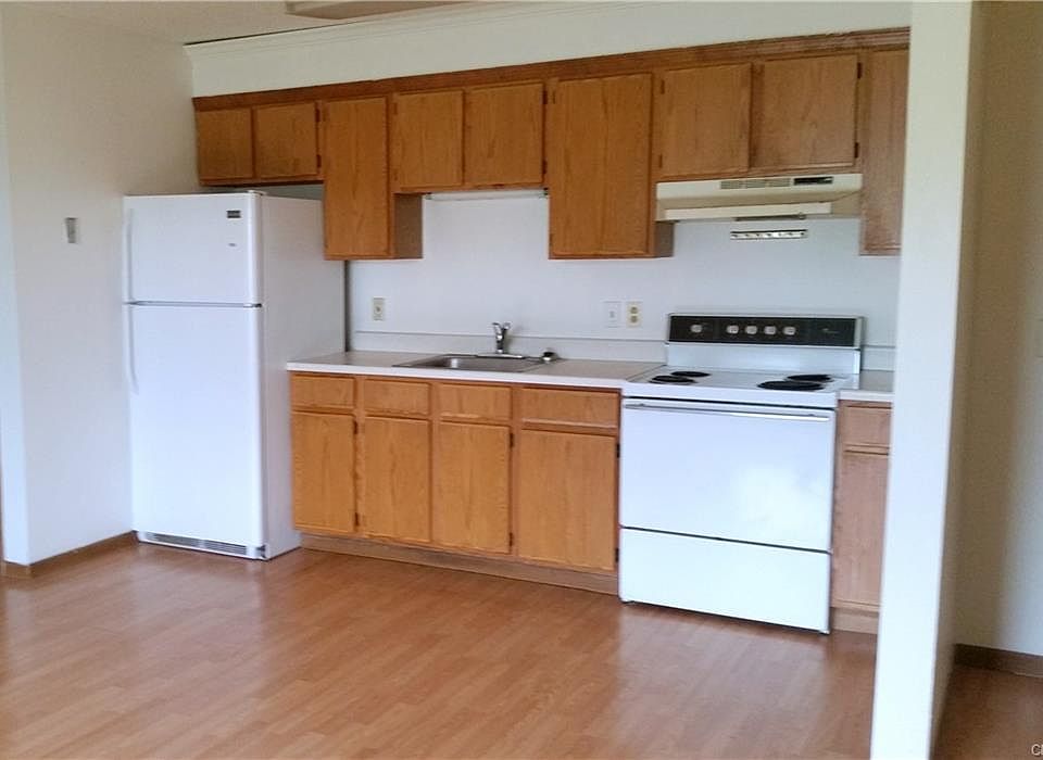 2nd image of 154 Market St #6