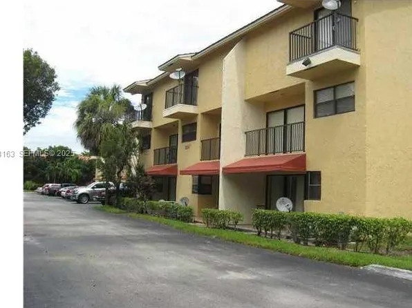 2997 Riverside Dr #212, Pompano Beach, FL 33065