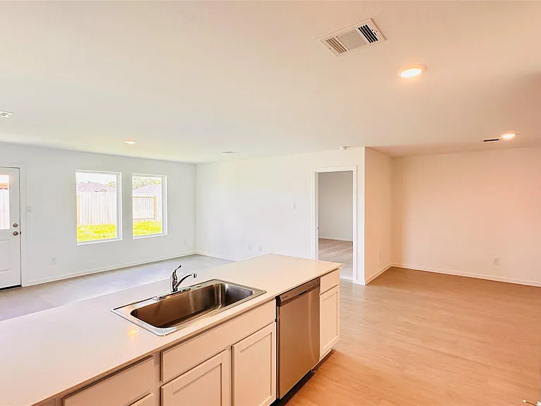 206 Amy St — Photo 24