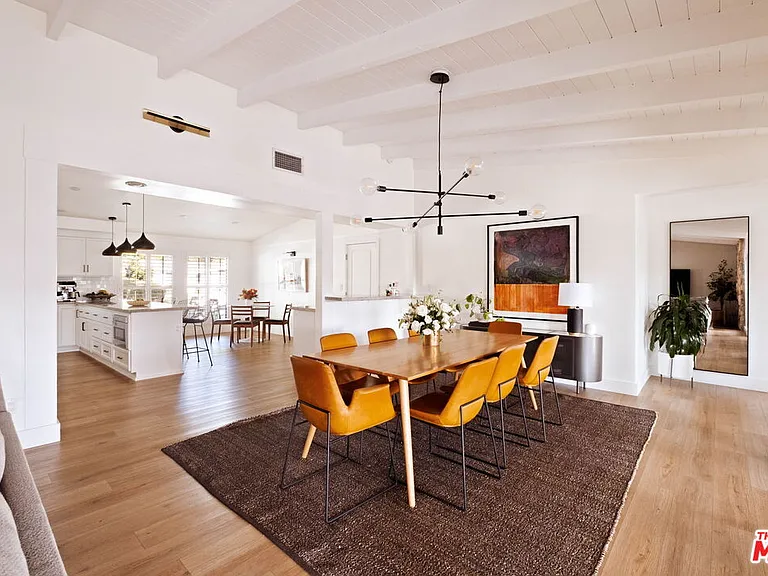 4735 Degovia Ave — Photo 9