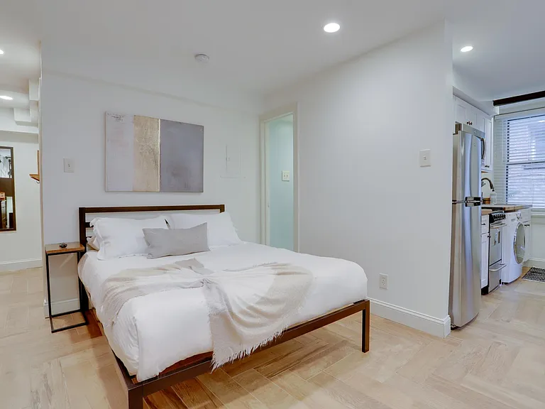 400 Seward Sq SE #B3 — Photo 3
