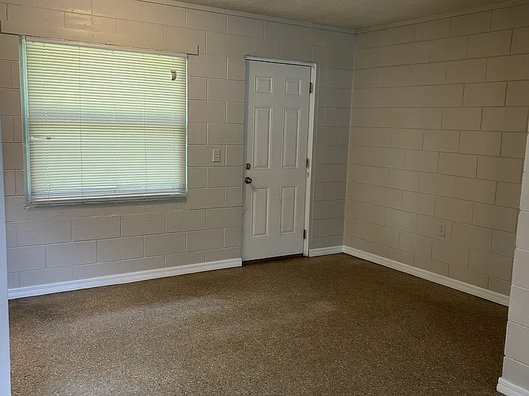 214 Blett St — Photo 4