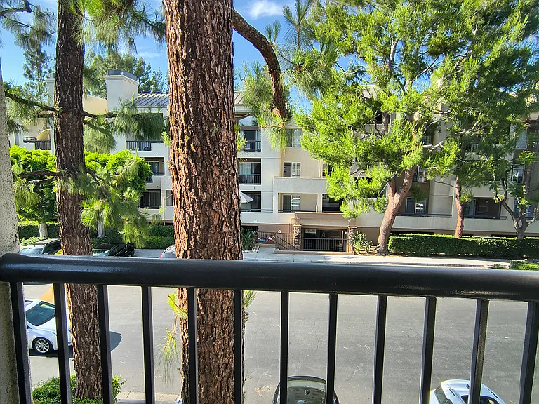 5530 Owensmouth Ave #233 — Photo 20