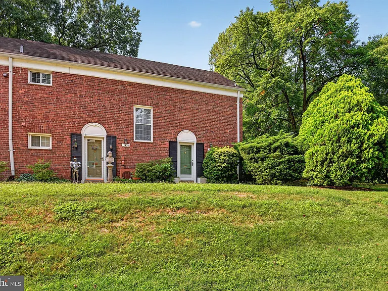 3458 Martha Custis Dr — Photo 1