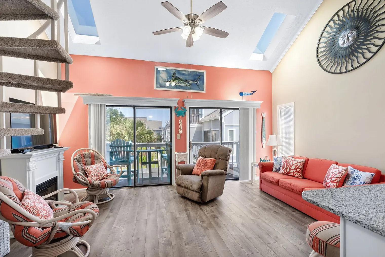 2 bed, 2.0 bath, 914 sqft, $3,232 — Photo 1