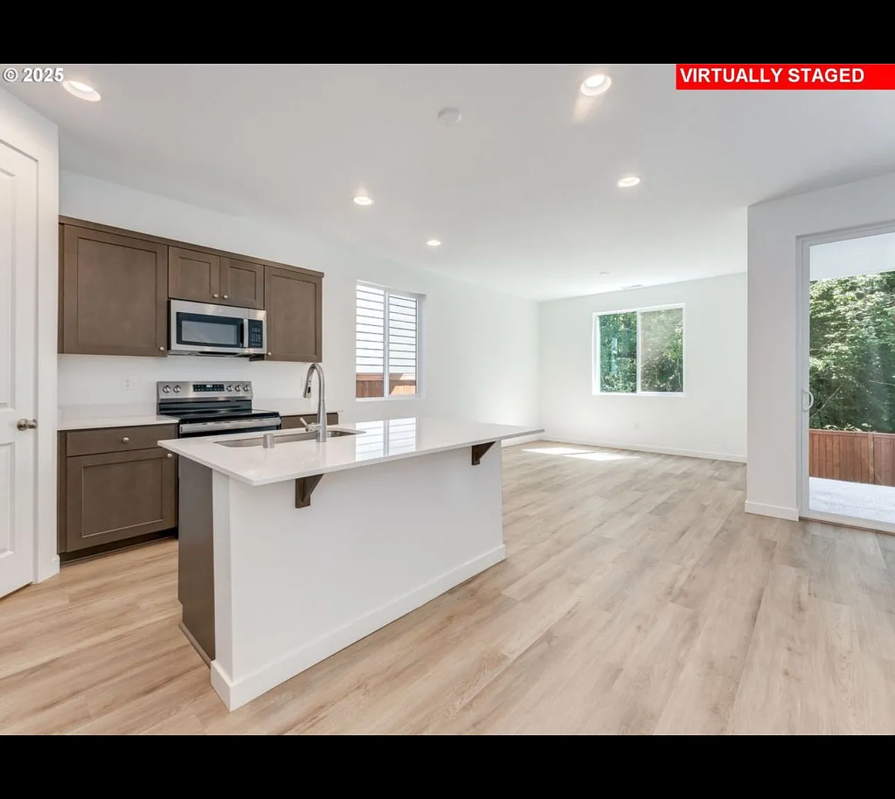 3 bed, 1363 sqft, $2,975 — Photo 2