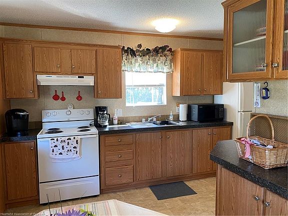 4th image of 8001 Istokpoga St