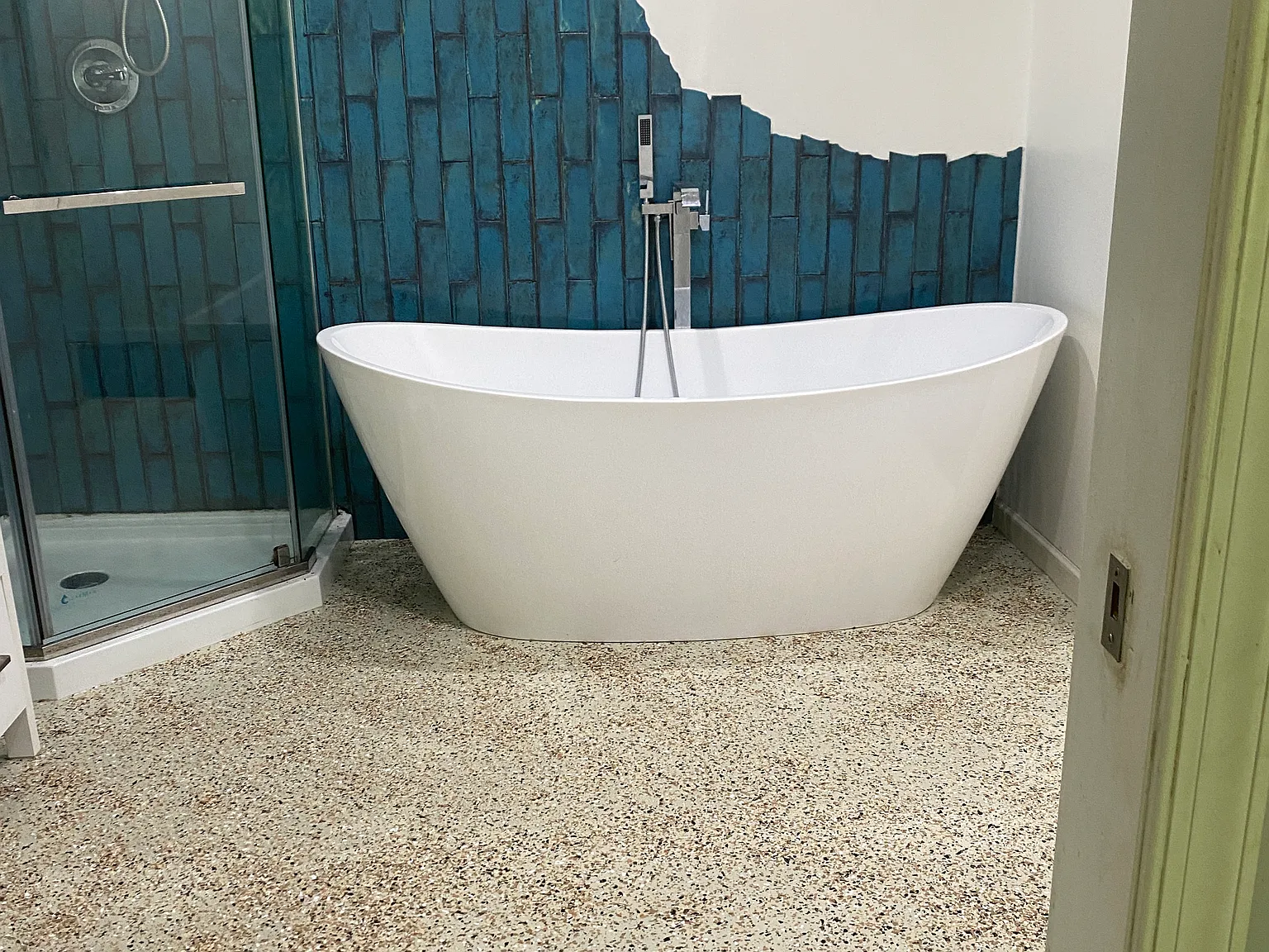 4 bed, 1200 sqft, $2,000 — Photo 2