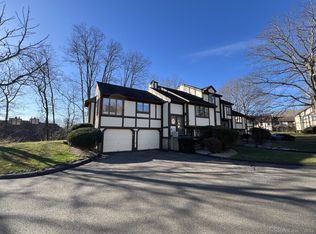 561 Muirfield Ln, West Haven, CT 06516