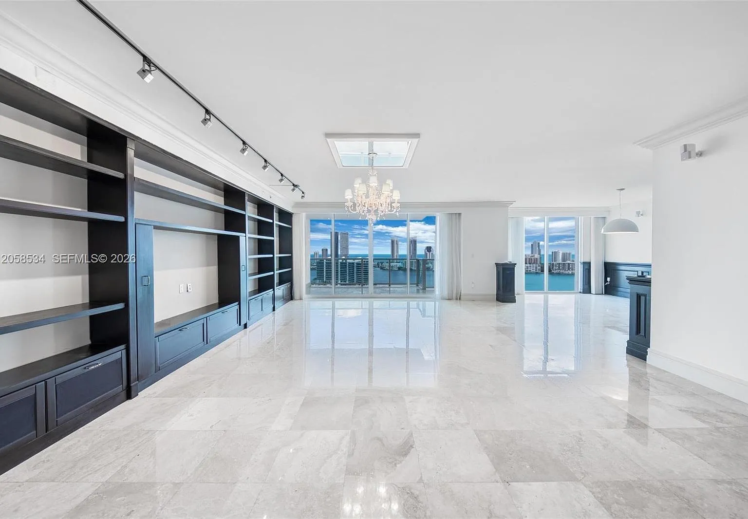 The Peninsula Condo — Photo 4