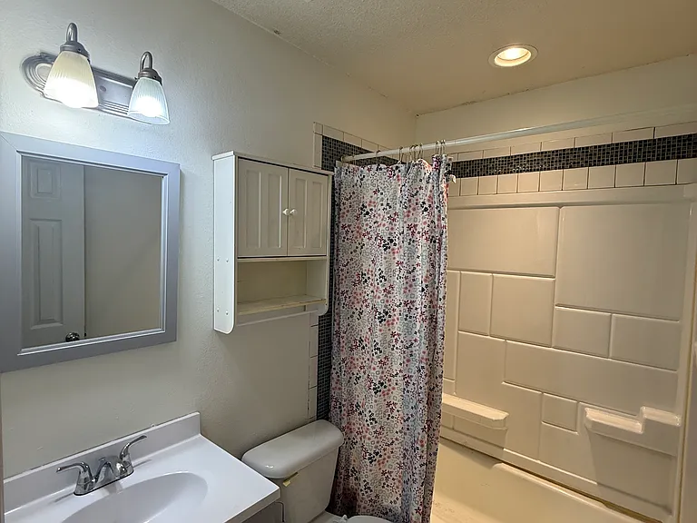 6401 S Drexel Ave — Photo 5