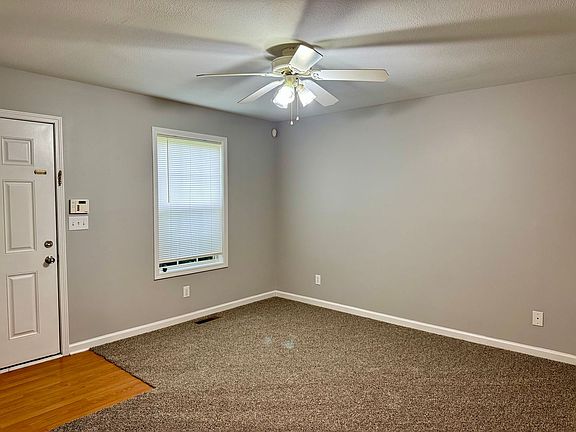 2nd image of 926 Kingsbury Dr APT A