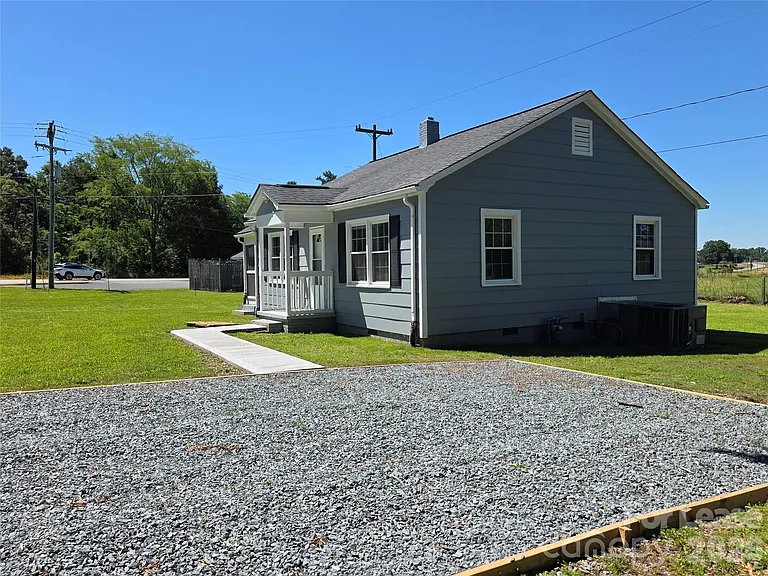 1318 Baucom Rd — Photo 2