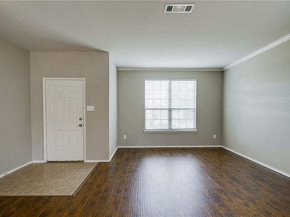 4th image of 2812 Oak Crest Dr