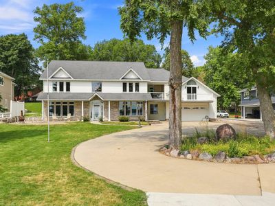 1082 W Lake Dr, Detroit Lakes, MN, 56501