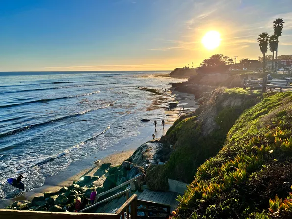 23 Rockview Dr, Santa Cruz, CA 95062