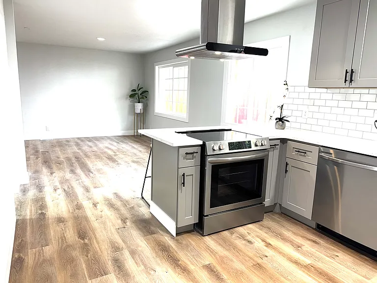 807 W Park St — Photo 3