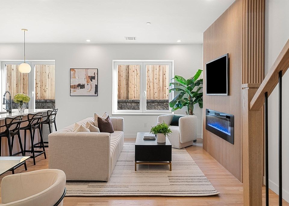 1st image of 122 Washington St #2
