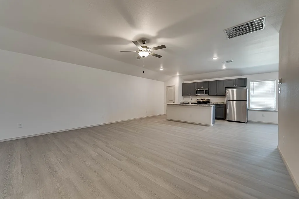 3 bed, 2.0 bath, 1500 sqft, $2,550 — Photo 4