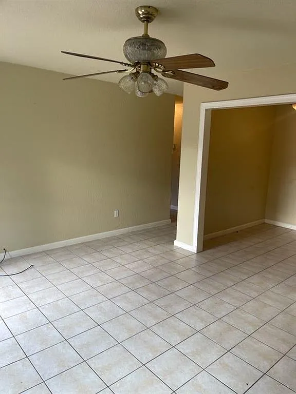 2 bed, 1.0 bath, 900 sqft, $1,100 — Photo 3