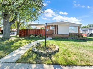 22730 Sunnyside St, Saint Clair Shores, MI 48080