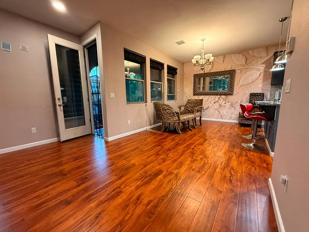 3 bed, 2.5 bath, 1633 sqft, $4,300 — Photo 2