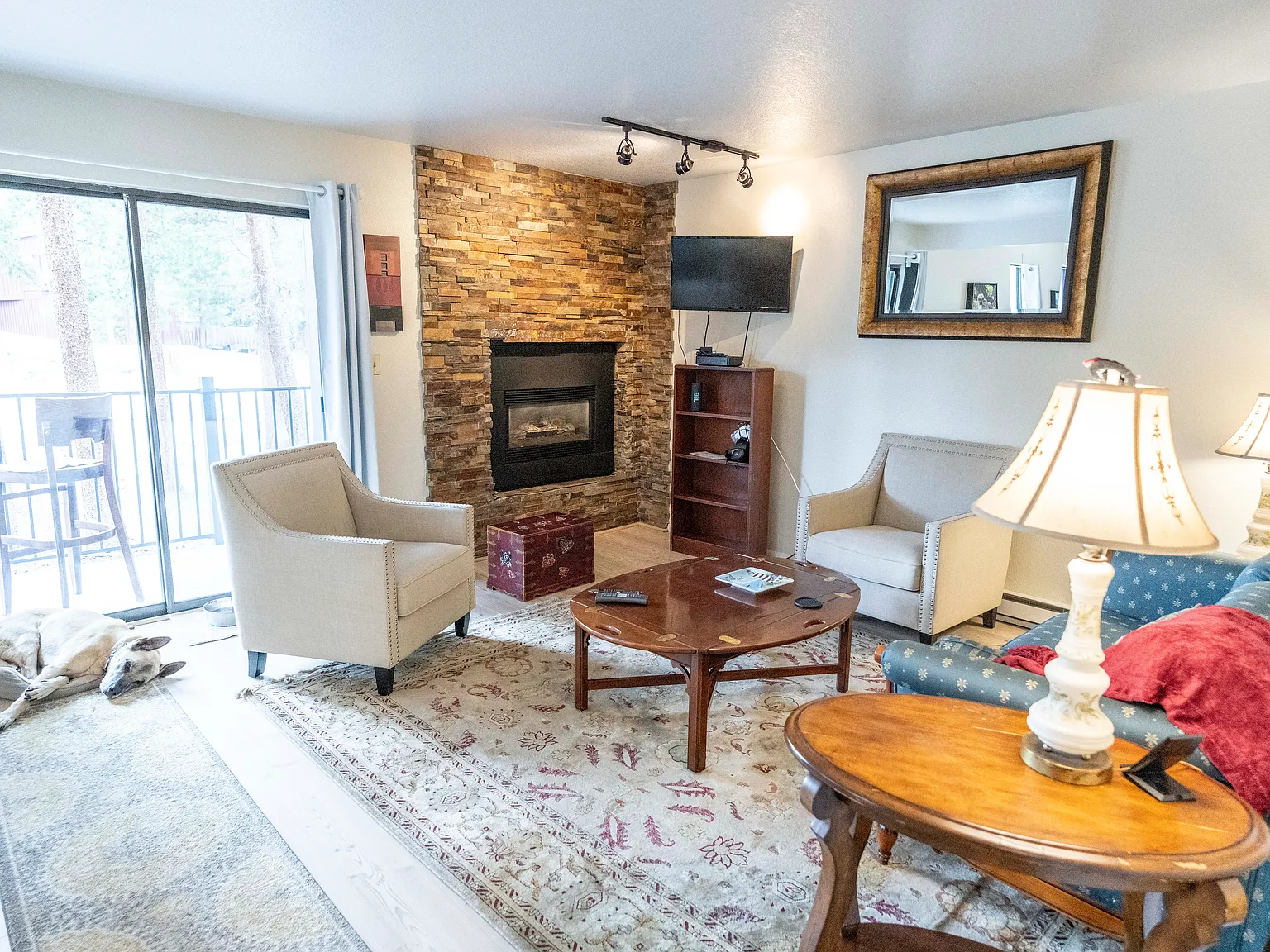 3 bed, 1817 sqft, $5,500 — Photo 1