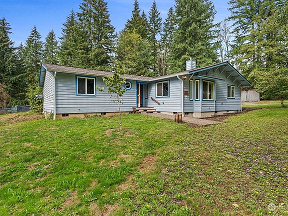 3rd image of 307 Fawnhill Drive