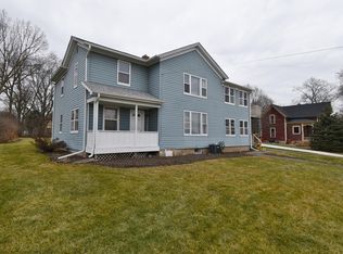 237 S Water St #B, Batavia, IL 60510