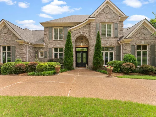 2400 Spring Hollow Ln, Germantown, TN 38139