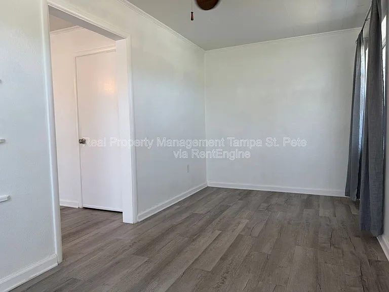 6900 Miami Dr #1 — Photo 3