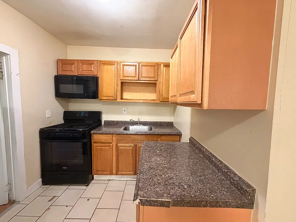 564 Howard Ave #2A