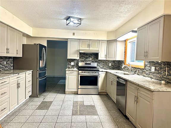 5th image of 4121 Meads Creek Rd